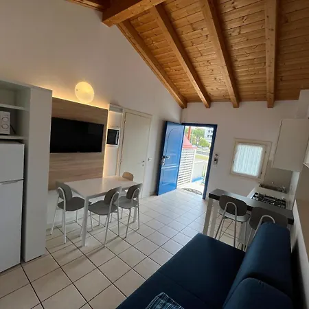 Villaggio Hemingway - Family Aparthotel Caorle Exterior photo