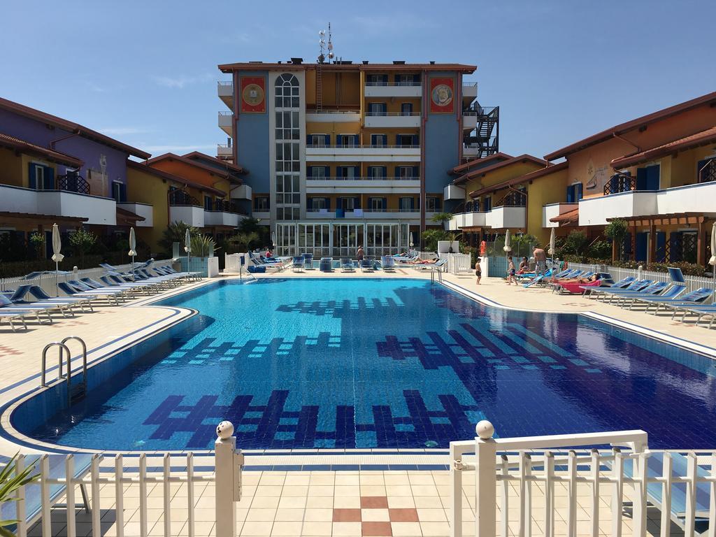 Aparthotel Villaggio Hemingway - Family 3*